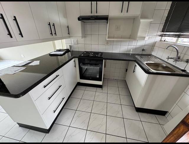 2 BEDROOM TOWNHOUSE FOR SALE IN GLEN MARAIS